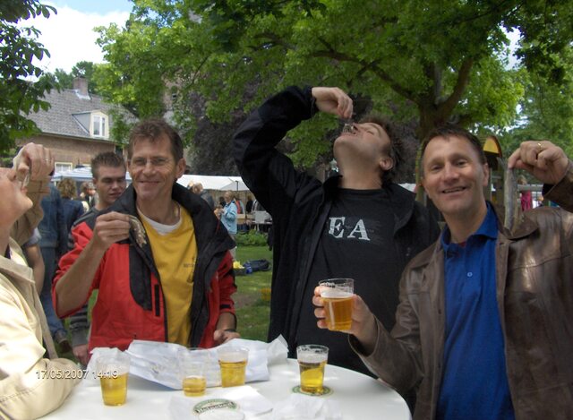 De mannen op de braderie